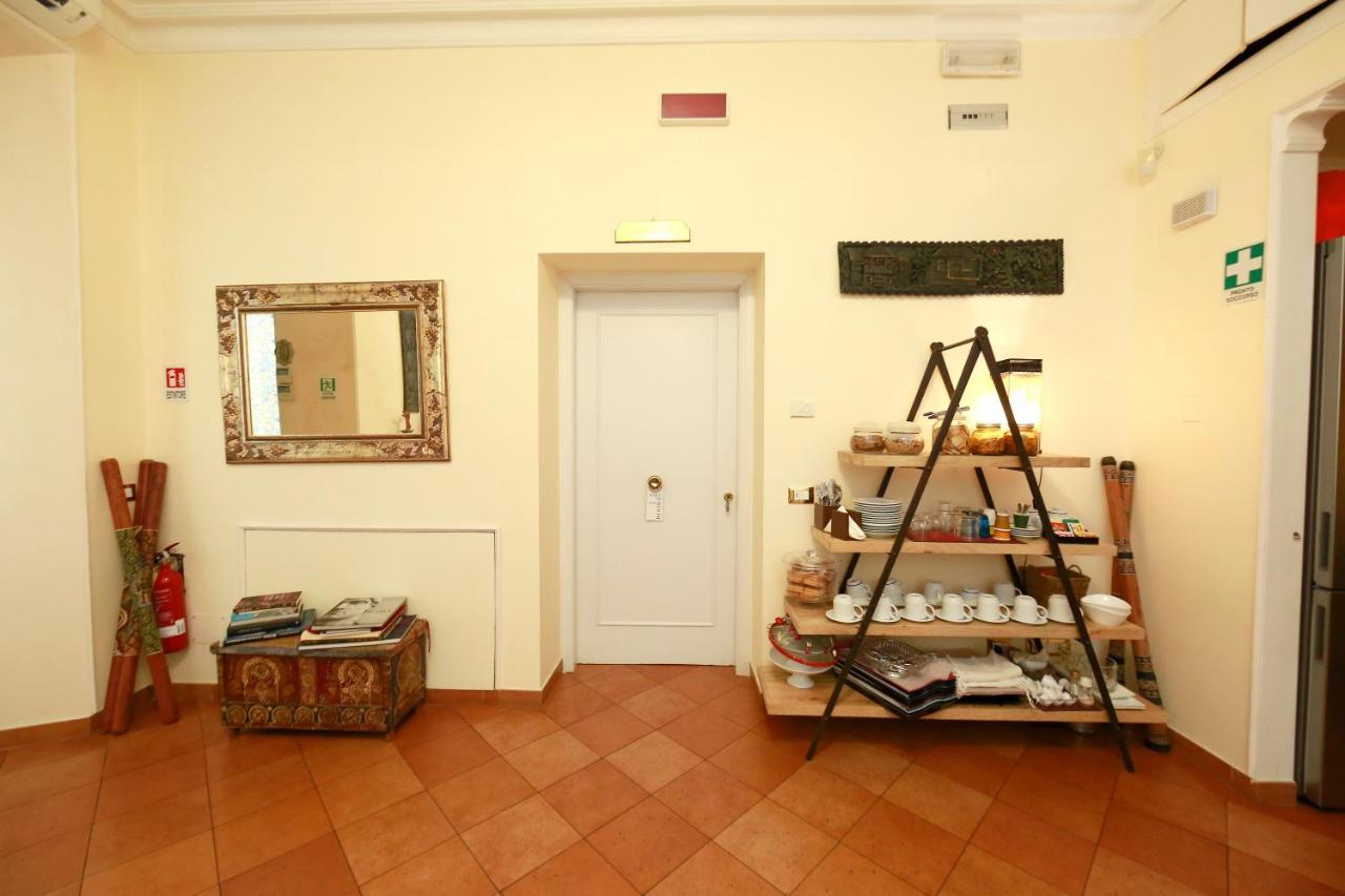 Residenza Gens Julia Acomodação com café da manhã Roma Exterior foto